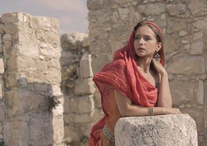 نيللي كريم في جلسة تصوير بالزي البدوي