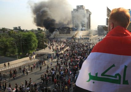 مقتل 4 أشخاص خلال هجوم لأنصار الصدر على متظاهرين في العراق