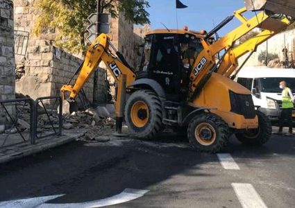 الاحتلال يهدم درجا يؤدي إلى باب الأسباط أحد أبواب المسجد الأقصى