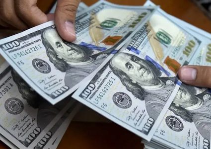 خبير اقتصادي: انخفاض اخر خلال الايام القادمة في سعر صرف الدولار