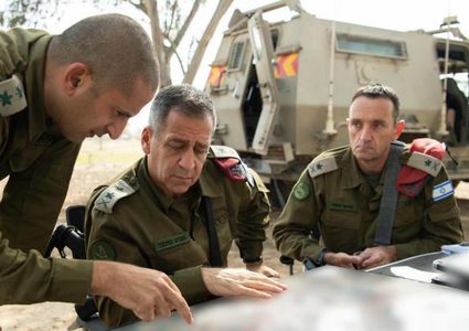 رئيس أركان حرب الاحتلال يهدد إيران بعد زيارته للحدود السوريّة