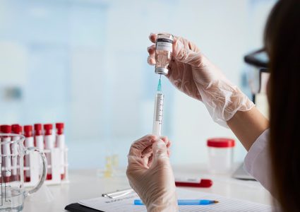 خطوة بريطانية "مهمة" بشأن لقاح كورونا