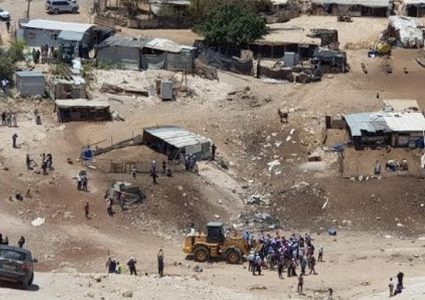 اعتصام في الخان الأحمر احتجاجا على إعادة النظر في قرار هدمها