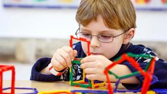 لماذا يتجنب مرضى التوحد الالتقاء البصري مع الغير؟