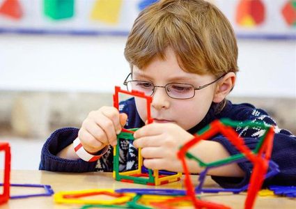 لماذا يتجنب مرضى التوحد الالتقاء البصري مع الغير؟