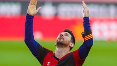 ميسي يخلد ذكرى مارادونا على طريقته الخاصة