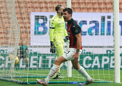 ميلان يتشبث في صدارة الكالتشيو بفوزه على فيورنتينا