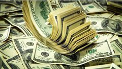 الدولار يهوي لأدنى مستوى في أكثر من عامين