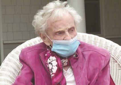 عجوز إيطالية تنتصر على كورونا 3 مرات وتحتفل بمئويتها