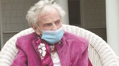 عجوز إيطالية تنتصر على كورونا 3 مرات وتحتفل بمئويتها