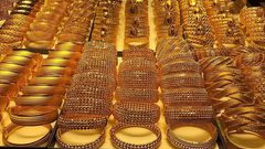 انخفاض أسعار الذهب بأسوأ مستوى منذ 4 سنوات