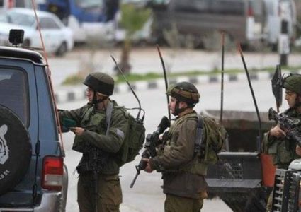 الاحتلال يعتقل أسيرا محررا من جبع على حاجز جنوب جنين