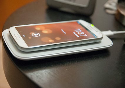 من غرفة إلى أخرى..تقنية جديدة لشحن الأجهزة الإلكترونية لاسلكيا