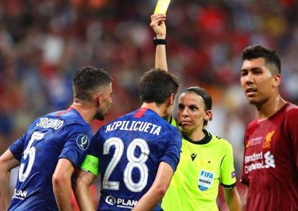 تعيين أول حكم إمرأة تدير مباراة في دوري أبطال أوروبا للرجال