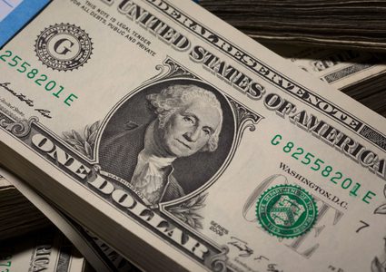 توقف خسائر الدولار واليوان يتراجع بعد تصريحات بايدن