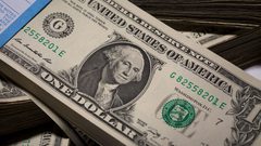 توقف خسائر الدولار واليوان يتراجع بعد تصريحات بايدن