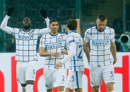 إنتر ميلان يحيي آمال التأهل بالفوز على مونشنغلادباخ