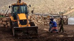 الاحتلال يستولي على جرافة في بيرين شمال شرق يطا