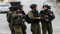 سلطات الاحتلال تنقل الأسير الجريح علي عمرو إلى عيادة سجن الرملة