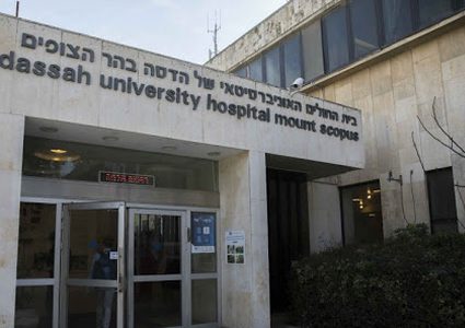 الأسير الفتى محمد مقبل يخضع لعملية بعد اعتداء جنود الاحتلال عليه