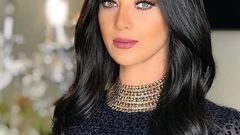 رضوى الشربيني تحتفل بـ 12 مليون متابع