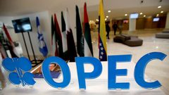 مصدران: "أوبك+" تميل صوب تمديد التخفيضات