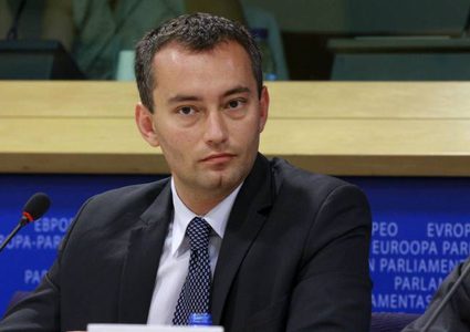 ملادينوف يدعو للتحقيق في قتل الطفل علي أبو عليا