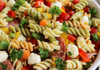 سلطة الباستا الملونة