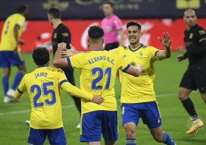 برشلونة يسقط أمام قادش في الدوري الاسباني