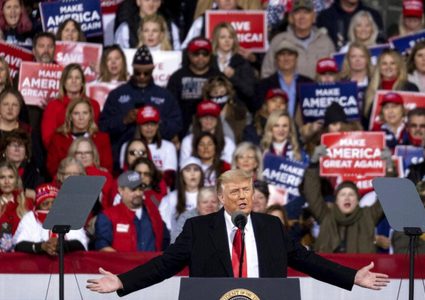 بايدن يضمن الأغلبية رسميا وترامب يواصل إنكار الهزيمة