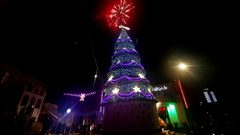 اضاءة شجرة عيد الميلاد في مدينة رام الله