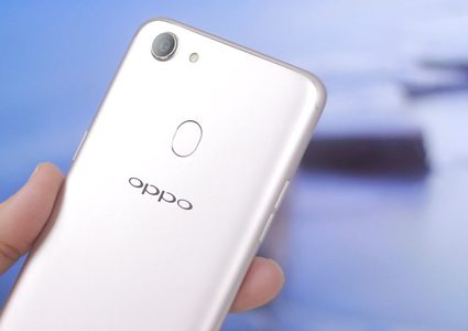 اختراع أول هاتف بكاميرا قابلة للإزالة