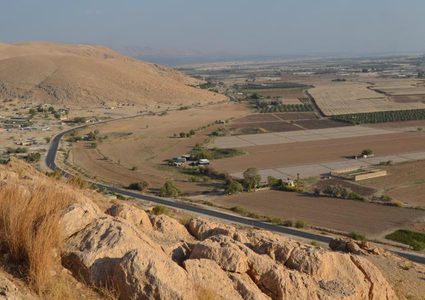 الاحتلال يشرع بمسح نحو 35 ألف دونم في الأغوار