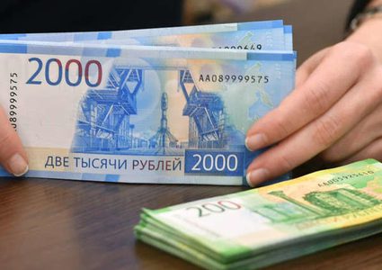 الروبل الروسي يسجل أعلى مستوى في 3 أشهر