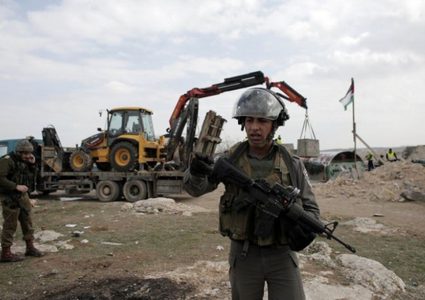 الاحتلال يخطر بإزالة خيام في الأغوار