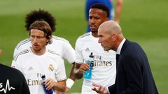 حقيقة انقسام نجوم ريال مدريد حول مصير زيدان