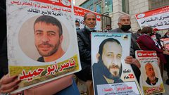 العشرات يشاركون في الاعتصام الأسبوعي للاسرى في رام الله