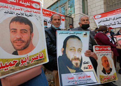 العشرات يشاركون في الاعتصام الأسبوعي للاسرى في رام الله