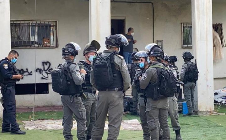 مستوطنون يعتدون على شبان بسلوان والاحتلال يقتحم منازل بالعيسوية