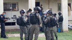 مستوطنون يعتدون على شبان بسلوان والاحتلال يقتحم منازل بالعيسوية