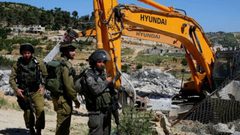 الاحتلال يهدم بركسا في السموع جنوب الخليل