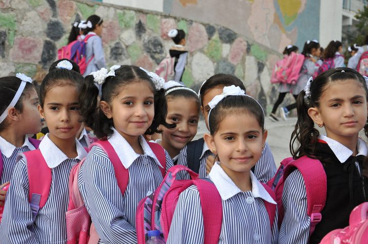 موظفو الأونروا يلوحون بالإضراب احتجاجا على قرار الاجازة القسرية