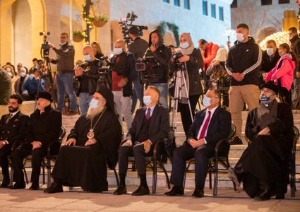 روابي تضيء شجرة عيد الميلاد