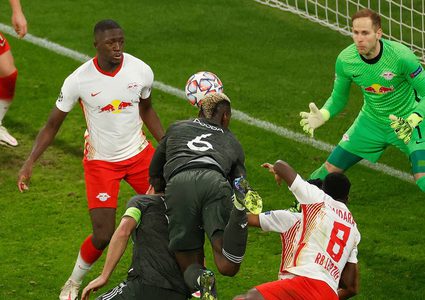 مانشستر يونايتد يودع دوري أبطال أوروبا بسقوطه أمام لايبزيغ