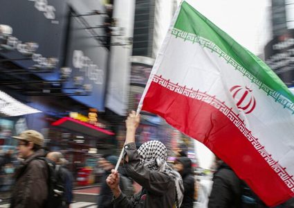 إيران تفرض عقوبات على السفير الأمريكي في اليمن