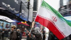 إيران تفرض عقوبات على السفير الأمريكي في اليمن