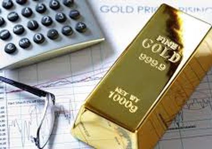 الذهب ينزل عن ذروة أسبوعين