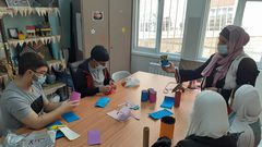 طلاب الصم يبدعون في اعادة تدوير مخلفات البيئة