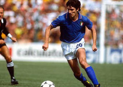 وفاة أسطورة كرة القدم الإيطالية باولو روسي