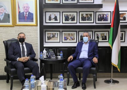 الشيخ يبحث مع السفير المصري التطورات السياسية وملف المصالحة